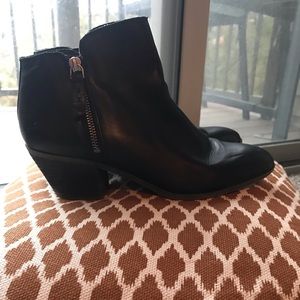 Frye🦋Black Leather Ankle Boots